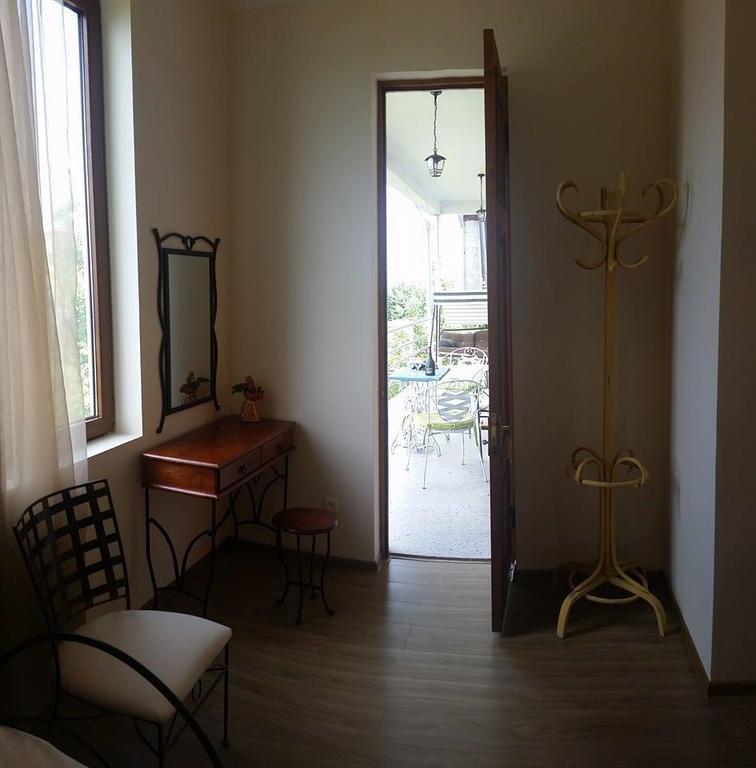 Omsi House Hotel Telavi Ngoại thất bức ảnh