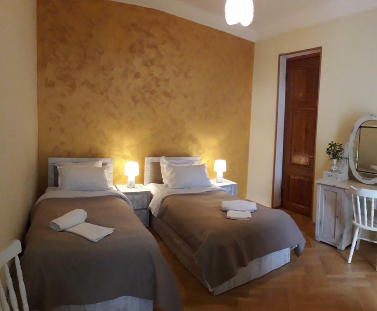 Omsi House Hotel Telavi Ngoại thất bức ảnh