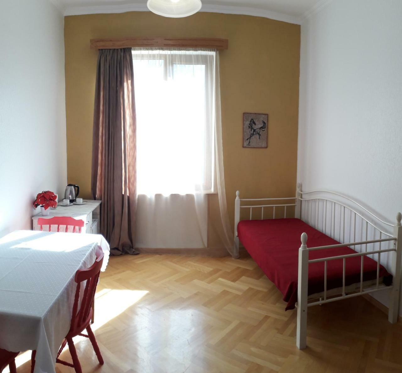 Omsi House Hotel Telavi Ngoại thất bức ảnh